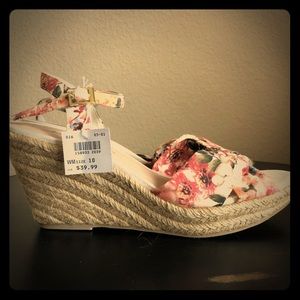 Fun summer strappy sandals!